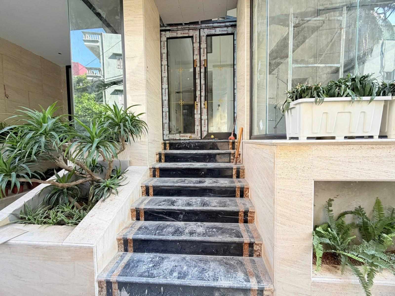 TÒA CĂN HỘ HOÀNG HOA THÁM - 10 TẦNG CÓ HẦM - CÁCH PHỐ 50M